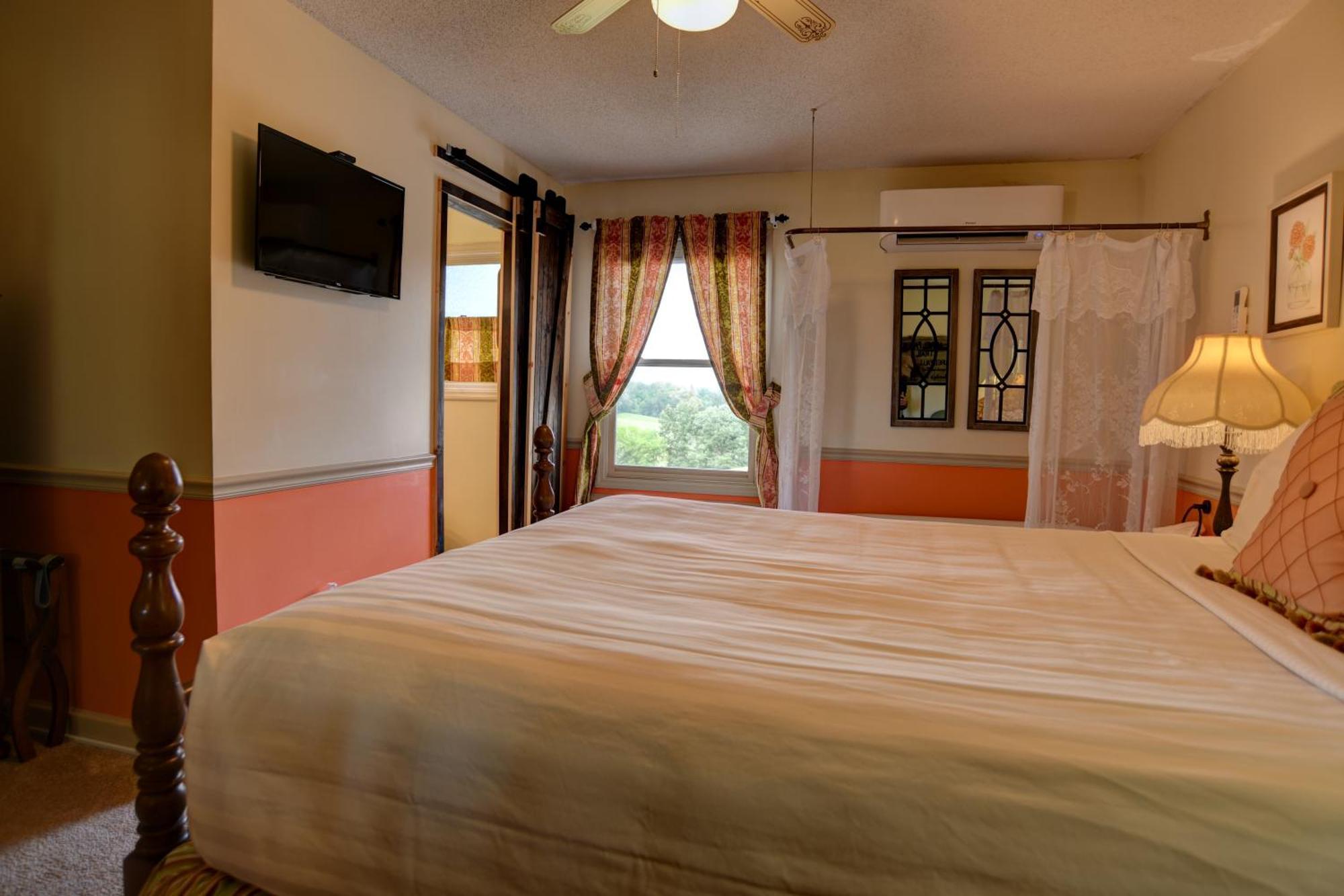 Blue Mountain Mist Country Inn Sevierville Room photo