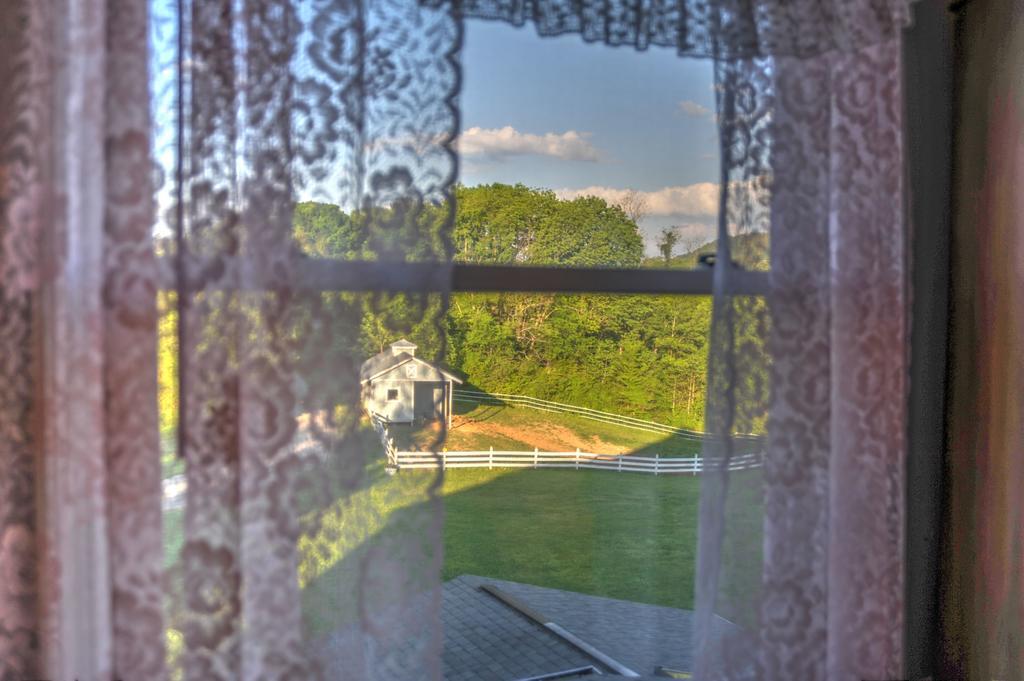 Blue Mountain Mist Country Inn Sevierville Exterior photo